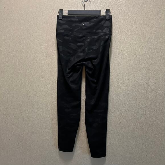 Old Navy Active Elevate Leggings Go-Dry Black Camouflage Print Athleisure Size S - Picture 3 of 7